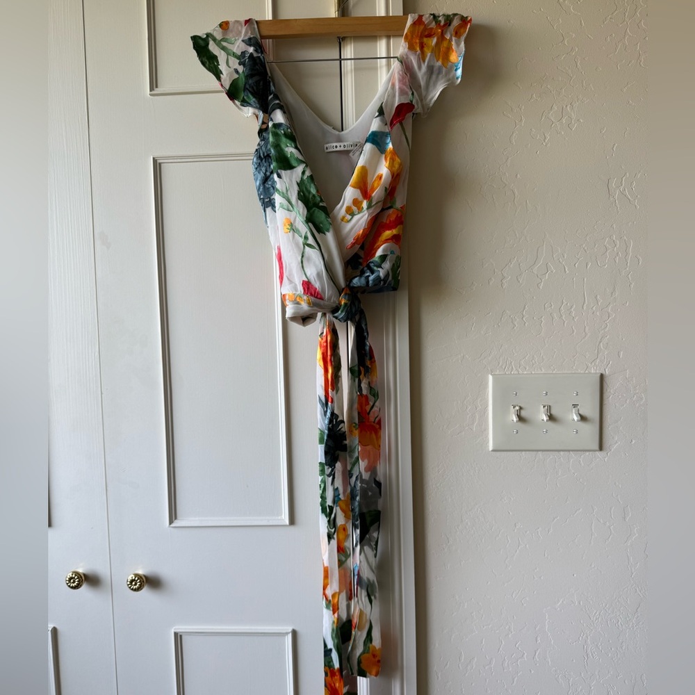 Alice + Olivia Nicole Floral Print Cold Shoulder Wrap Top Size 2 - Picture 5 of 9